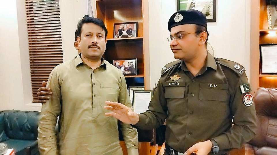 مرکزی ایڈیشنل سیکرٹری جنرل شاہد صدیق کی ...SP. اقبال ٹاؤن ڈویژن لاہور ڈاکٹر محمد عمر سے ملاقات ۔